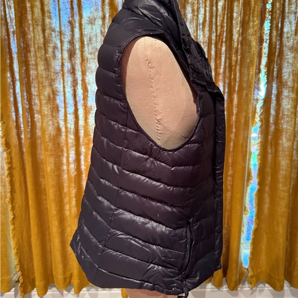 GAP Puffer Vest - Picture 2 of 10